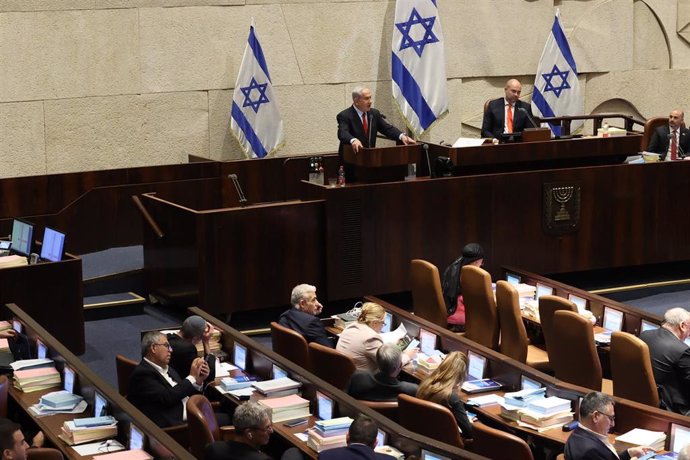 Archivo - El primer ministro de Israel,  Benjamin Netanyahu, frente a la Knesset
