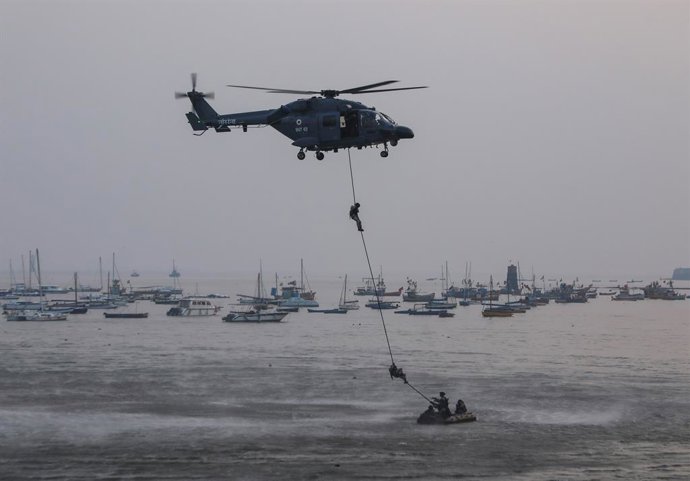 December 14, 2023, Mumbai, Maharashtra, India: Indian Navy marine commandos demonstrate their skills in front of the Gateway of India, during Navy Day celebrations in Mumbai, India, on December 14, 2023.