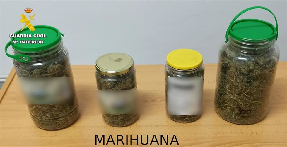 Botes de marihuana incautados en Albacete.
