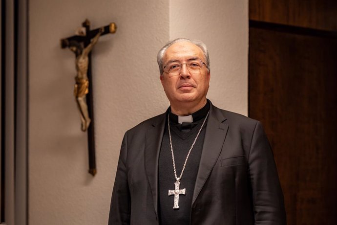 El secretari general de la Conferència Episcopal Espanyola, Francisco César García Magán, durant una entrevista per a Europa Press, a 20 de desembre de 2023, a Madrid (Espanya).