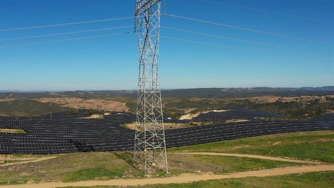 Iberdrola recibe el permiso ambiental para la primera instalación híbrida hidroeléctrica con solar de España