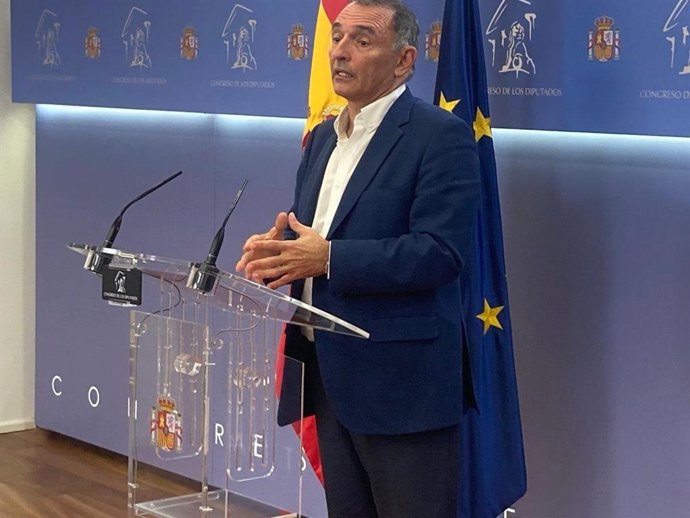 El portavoz parlamentario de IU y diputado por Córdoba en el Grupo Plurinacional Sumar, Enrique Santiago, en el Congreso.