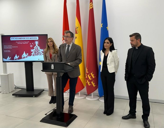 El alcalde de Murcia, José Ballesta, junto a la concejala de Bienestar Social, Familia y Salud, Pilar Torres, así como la directora del Centro Regional de Hemodonación, María Luisa Lozano, presentan la iniciativa
