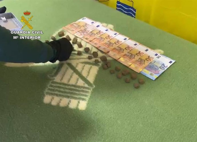 La Guardia Civil Detiene A Un Conductor Con 28 Dosis De Hachís