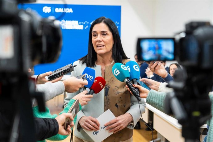 La secretaria xeral del PP de Galicia, Paula Prado, ofrece declaraciones a los medios en la sede del PP gallego
