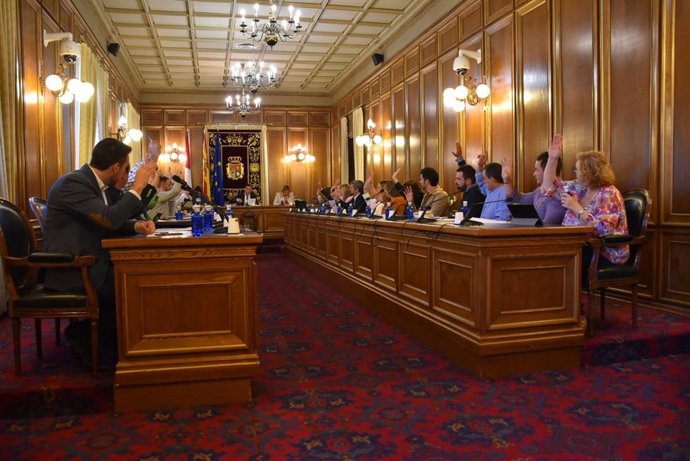 Archivo - Pleno en la Diputación de Cuenca.
