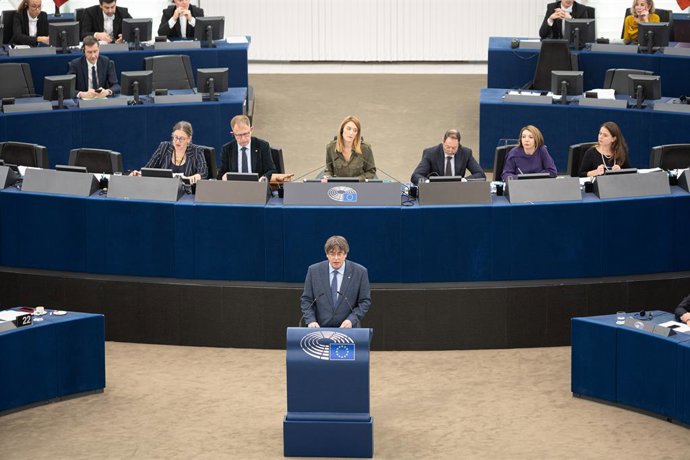 El expresidente de la Generalitat Carles Puigdemont comparece ante el Parlamento Europeo, a 13 de diciembre de 2023, en Estrasburgo (Francia). En la recta final de la presidencia española de la UE, que concluye a finales de diciembre, Sánchez acude a la