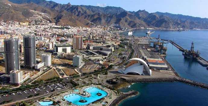 Archivo - Dársena de Los Llanos, Parque Marítimo, Auditorio de Tenerife, panorámica de Santa Cruz desde Cabo Llanos