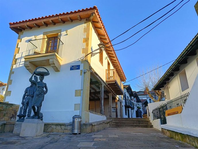 Cielo despejado en el Puerto Viejo de Algorta, en Getxo (Bizkaia).