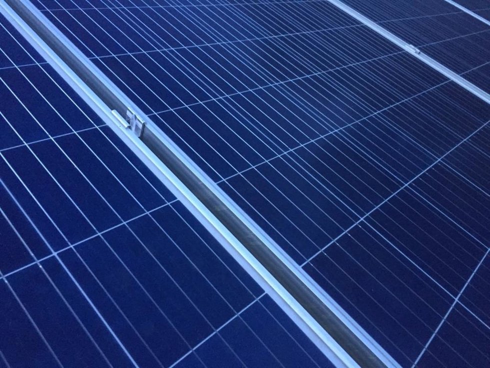 Imagen de archivo de unos paneles solares