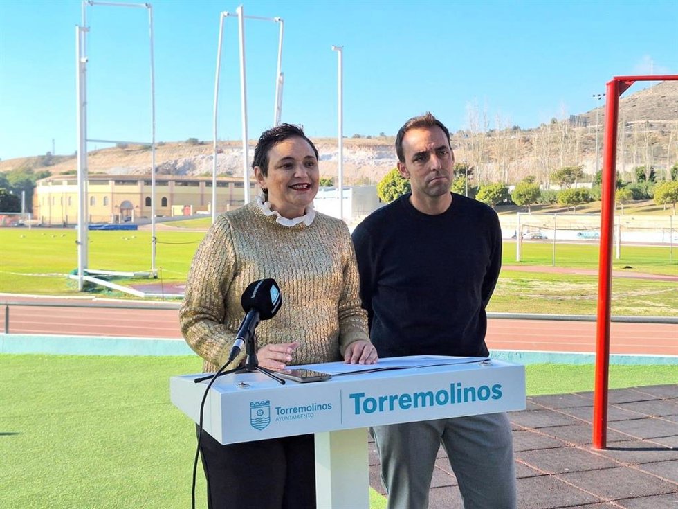 La alcaldesa de Torremolinos, Margarita del Cid, y el concejal de Deportes, Ramón Alcaide, han hecho balance de lo que ha supuesto el turismo deportivo en la localidad durante el año 2023.