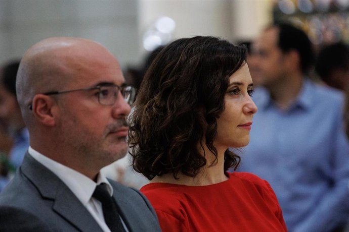 Archivo - El delegado del Gobierno en la Comunidad de Madrid, Francisco Martín y la presidenta de la Comunidad de Madrid, Isabel Díaz Ayuso, asisten a la solemne eucaristía con la que se da inicio al ministerio episcopal de monseñor José Cobo como arzob