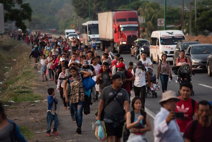 Archivo - Una caravana de migrantes en México (Archivo)