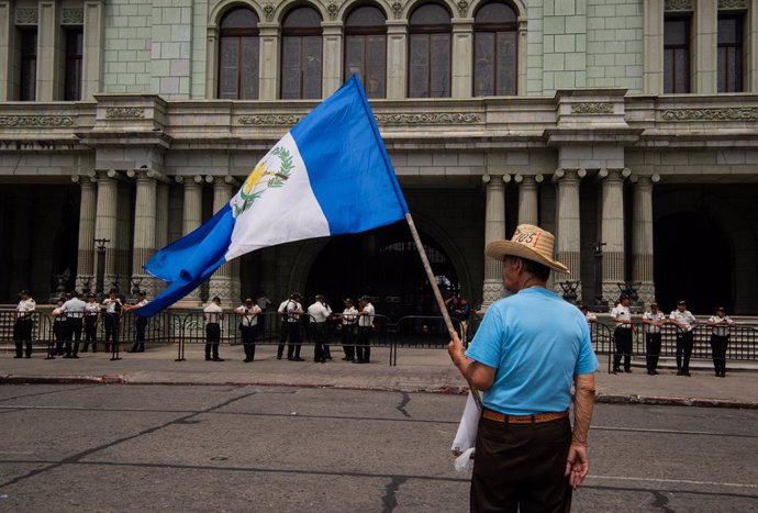 Archivo - October 12, 2023, Guatemala City, Guatemala: After they informed the indigenous authorities at the Presidential House that they will be attended to at 3 pm. From the bell of the Presidential House, the indigenous authorities ask that President