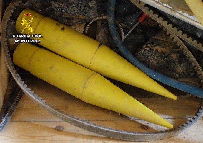 Cohetes intervenidos en la finca de La Herrera.