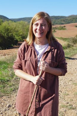 Archivo - La consejera de Agricultura, Ganadería, Mundo Rural y Medio Ambiente, Noemí Manzanos, recorre el último tramo de recorrido que lleva al pastor y a sus ovejas a Villar