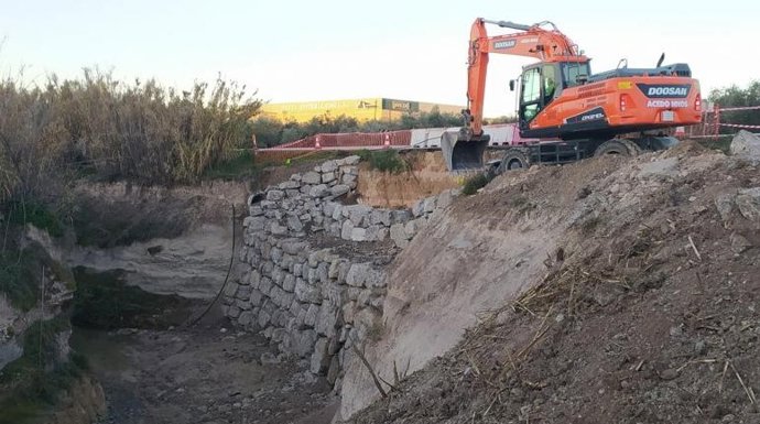 Fomento realiza obras para reparar socavaciones y desprendimientos en la carretera A-318, en Lucena (Córdoba).
