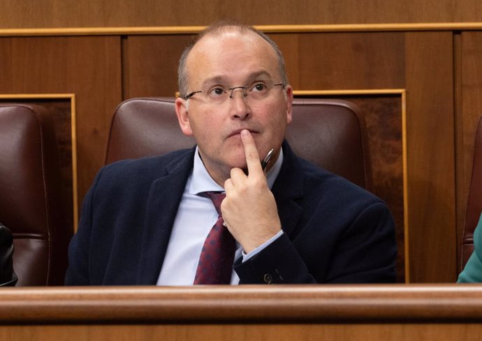 El portavoz del PP en el Congreso, Miguel Tellado, durante una sesión de control al Gobierno, en el Congreso de los Diputados, a 13 de diciembre de 2023, en Madrid (España). El Congreso celebra su primera sesión de control al Gobierno de la XV legislatura