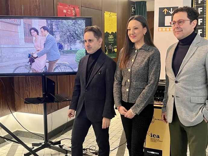 La consejera de Turismo, Cultura, Juventud y Deporte, Carmen Conesa, presenta la programación de la Filmoteca regional.