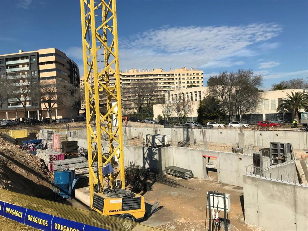 Archivo - Obras, construcción, grúa, maqunaria pesada