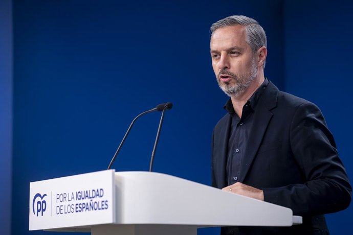 El vicesecretario de Economía del PP, Juan Bravo, durante una rueda de prensa, en la sede del Partido Popular