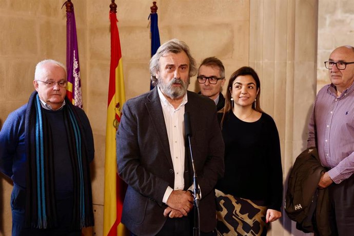 Representantes de Simebal, en el Consolat de Mar.