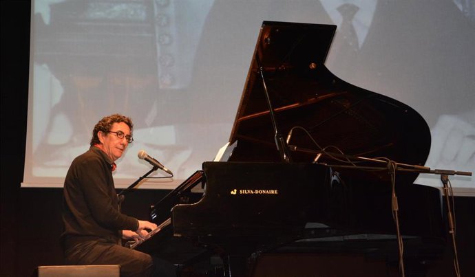 Arturo Pareja Obregón, en un reciente recital en Tomares.