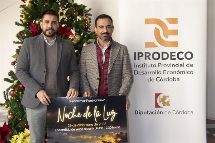 El presidente de Iprodeco, Félix Romero (dcha.), en la presentación de la Noche de la Luz de  Peñarroya-Pueblonuevo.