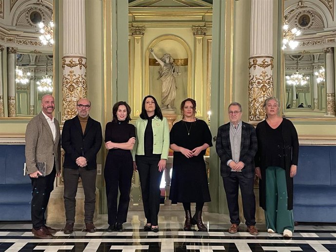 Presentación de la ópera 'Carmen', con Víctor Garcia de Gomar (Liceu), el escenógrafo Alfons Flores, la repositora Lucía Astigarraga, las cantantes Clémentine Margaine y Varduhi Abrahamyan, Josep Pons (Liceu) y la encargada de vestuario Merc Paloma