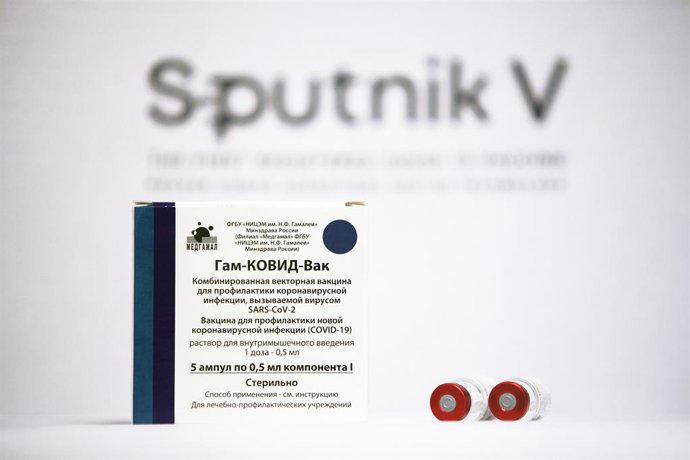Archivo - Caja con dosis de la vacuna Sputnik V
