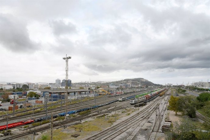 Vista aérea de terminal ferroviaria de mercancías