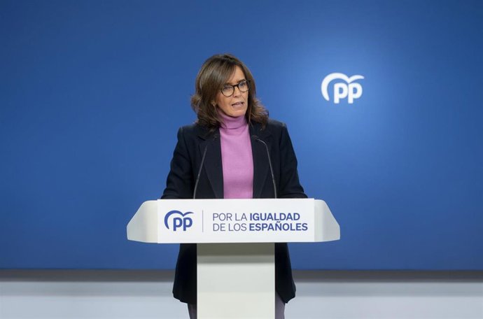 La vicesecretaria de Organización Territorial del PP, Carmen Fúnez durante una rueda de prensa posterior a la reunión del Comité de Dirección del Partido Popular, en la sede nacional del PP, a 27 de diciembre de 2023, en Madrid (España). Durante la rued