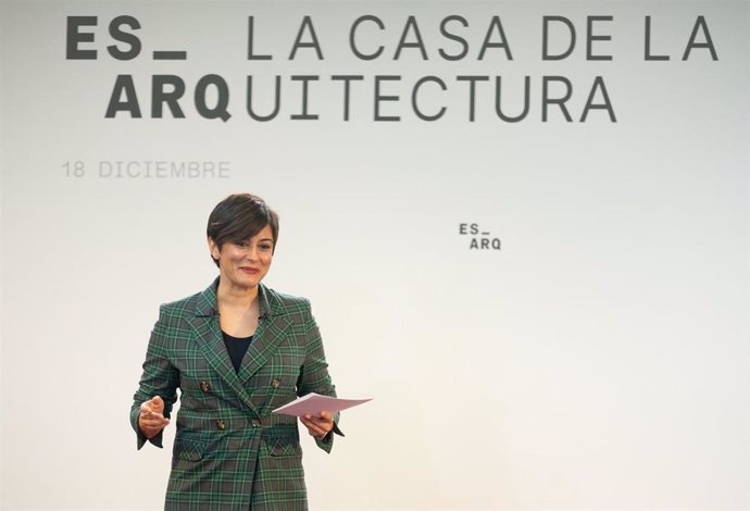 La ministra de Vivienda y Agenda Urbana, Isabel Rodríguez, interviene durante la inauguración de la Casa de la Arquitectura, en La Arquería de Nuevos Ministerios, a 18 de diciembre de 2023, en Madrid (España). Como parte de la Ley de Calidad de la Arquite