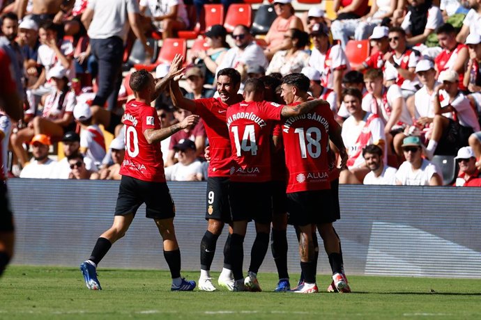 Archivo - Vedat Muriqi of RCD Mallorca celebrates a goal during the spanish league, LaLiga EA Sports, football match played between Rayo Vallecano and RCD Mallorca at Estadio de Vallecas on September 30, 2023, in Madrid, Spain.