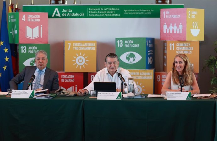 Archivo - El consejero de la Presidencia, Antonio Sanz, en una reunión de la Agencia Andaluza de Cooperación Internacional para el Desarrollo (AACID), en una imagen de julio de este año.