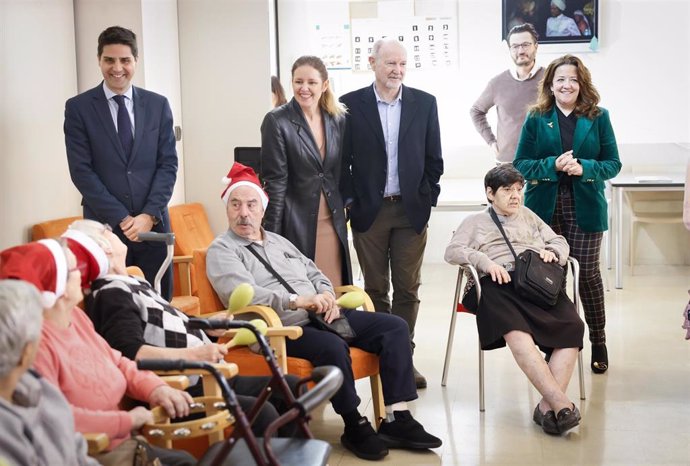 Los consejeros de Educación, Sanidad y Familia de la Comunidad de Madrid han visitado el Centro Alzheimer Fundación Reina Sofía con el director de Spain Neurotech