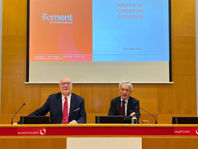 El director d'Estudis i Economia de Foment, Salvador Guillermo, i el president de la Comissió d'Economia i Fiscalitat de Foment del Treball Valentí Pich