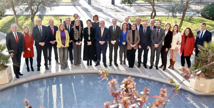 El ministro de Política Territorial, Ángel Víctor Torres, y los delegados del Gobierno.
