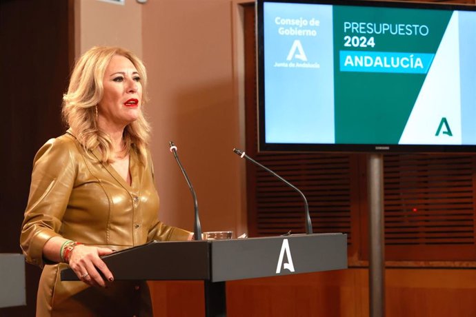 Archivo - La consejera de Economía, Hacienda y Fondos Europeos, Carolina España, en una foto de archivo en rueda de prensa tras la reunión del Consejo de Gobierno andaluz.