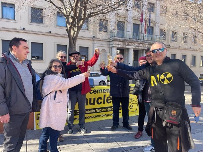 Miembros de la Plataforma contra el Cementerio Nuclear en Cuenca