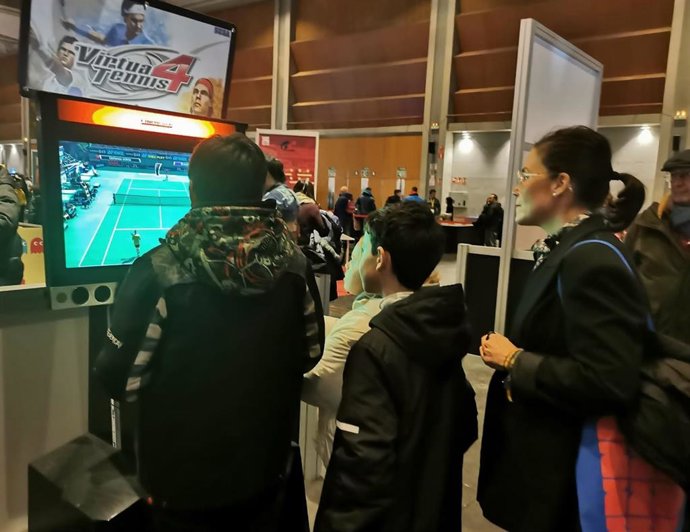 La concejal de Juventud, Ruth Bravo, ha visitado Retrogamer