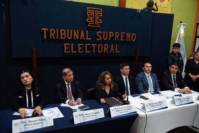 Archivo - October 2, 2023, Guatemala City, Guatemala City, Guatemala: BERNARDO ARÉVALO, president-elect, indicates that they seek to express their solidarity and support to the TSE plenary session. ''We have to protect our electoral system; the magistra