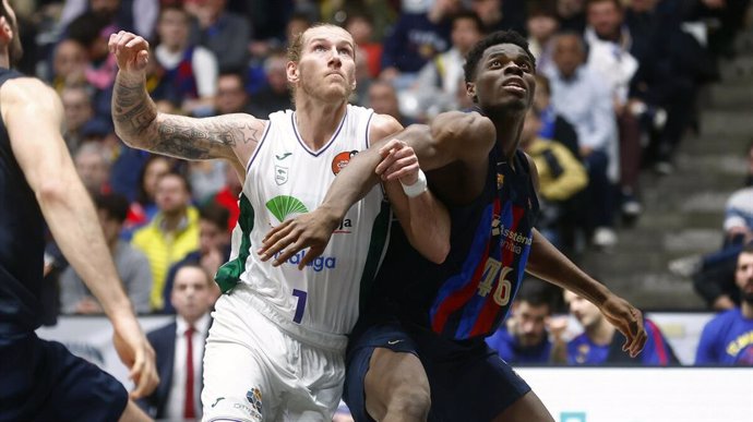 Archivo - El Unicaja vence con amplitud al Bara y se escapa en el segundo puesto.