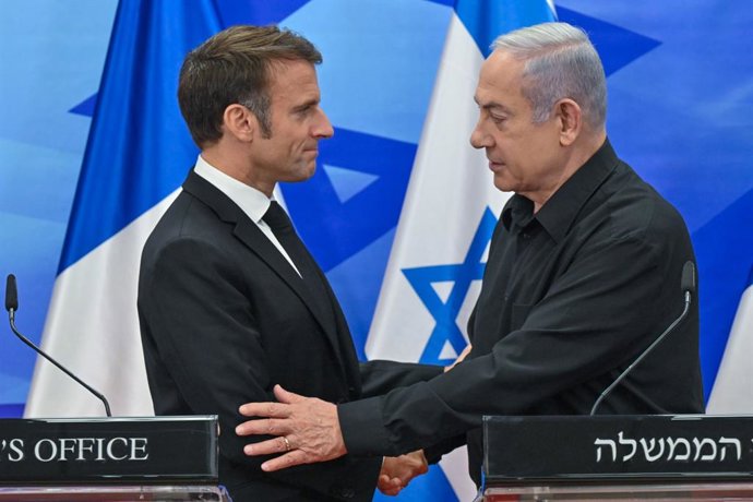 Archivo - El presidente francés, Emmanuel Macron, y el primer ministro israelí, Benjamin Netanyahu
