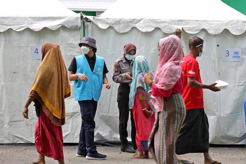 Archivo - Refugiados rohingya en un campamento de Indonesia