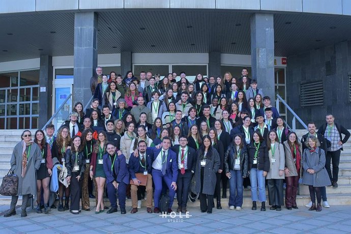 Participantes en el torneo de debate.