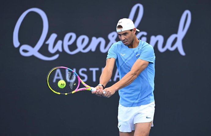 El tenista español Rafa Nadal durante su entrenamiento para el torneo de Brisbane