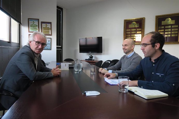 Firma de un convenio de colaboración entre el Colegio de Ingenieros de Caminos y Sevilla Quiere Metro.