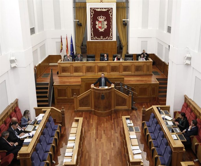 Archivo - El consejero de Desarrollo Sostenible, José Luis Escudero, en la defensa de la modificación de la Ley de Montes y Gestión Forestal que se ha debatido en el pleno.