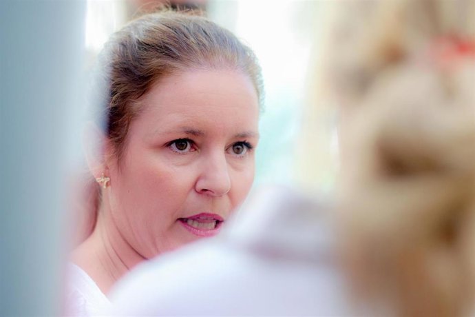 Archivo - La consejera de Familia, Juventud y Asuntos Sociales de la Comunidad de Madrid, Ana Dávila, visita el Centro de Apoyo y Encuentro Familiar (CAEF), a 1 de agosto de 2023, en Madrid (España).